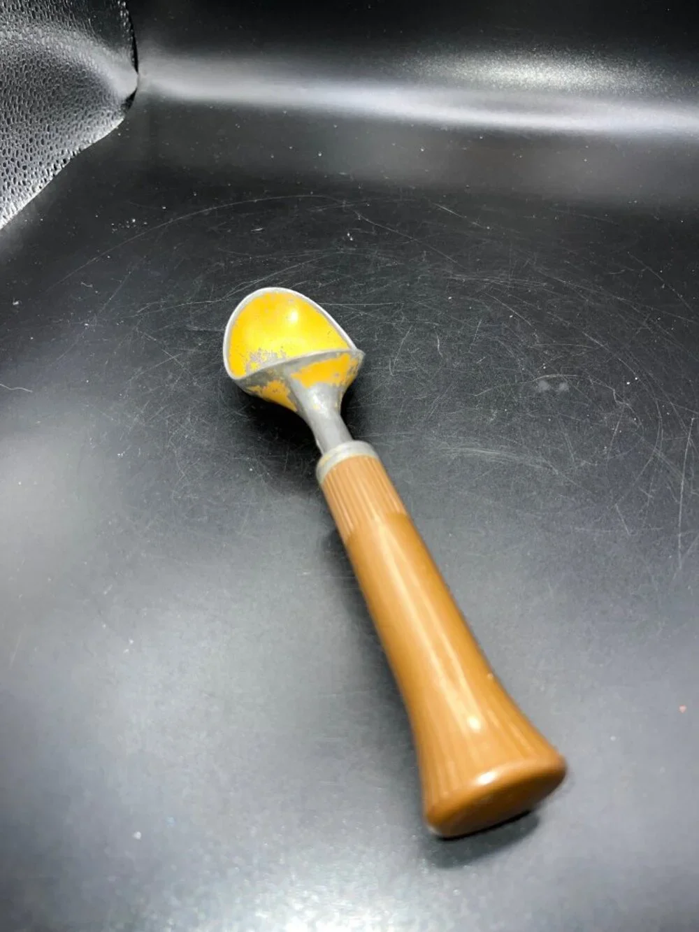Vintage Bonny Prod Co Yellow Ice Cream Scoop Brown Handle Retro Kitchen USA